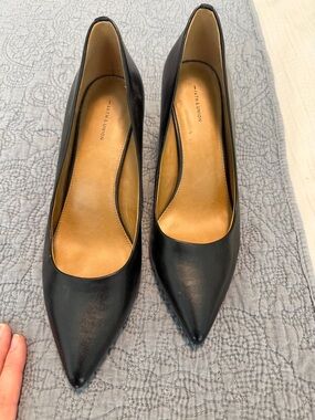 14th & Union Black Pointed Leather Pumps with Tan Insole